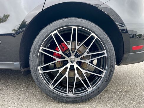 Used 2023 Porsche Macan S w/ Premium Package Plus image 10