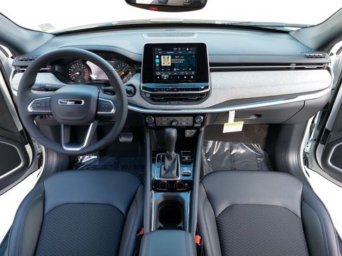 New 2026 Jeep Compass Latitude image 9