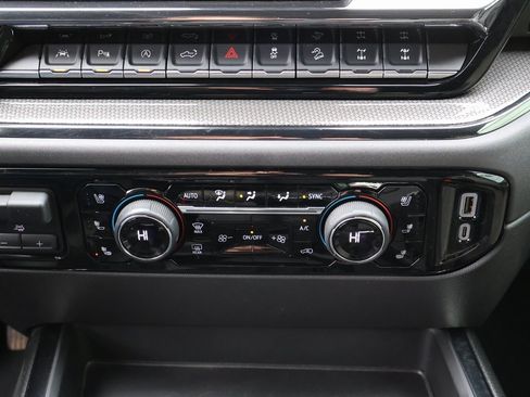 Used 2024 Chevrolet Silverado 1500 ZR2 w/ Technology Package image 29