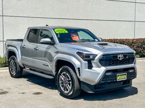 Used 2024 Toyota Tacoma TRD Sport AWD/4WD image 3