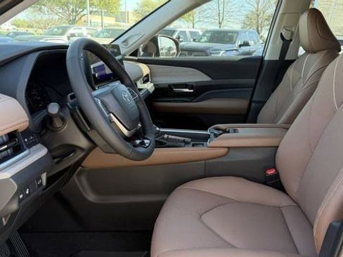 New 2026 Toyota Grand Highlander Platinum image 25