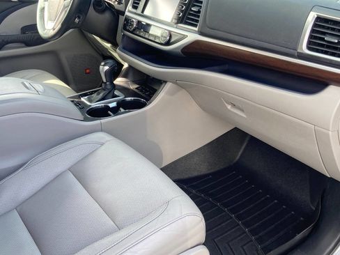 Used 2015 Toyota Highlander Limited AWD/4WD image 46
