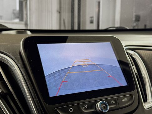 Used 2017 Chevrolet Malibu Hybrid w/ Driver Confidence Package image 9