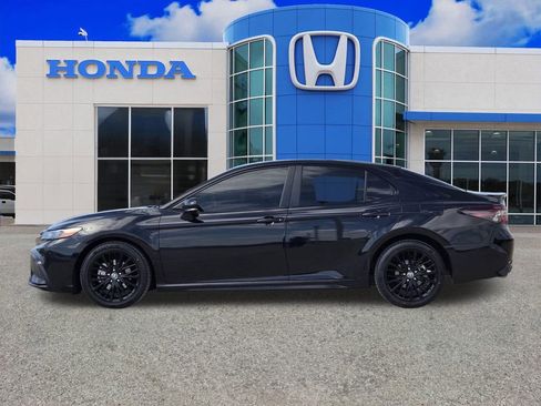 Used 2022 Toyota Camry SE image 6