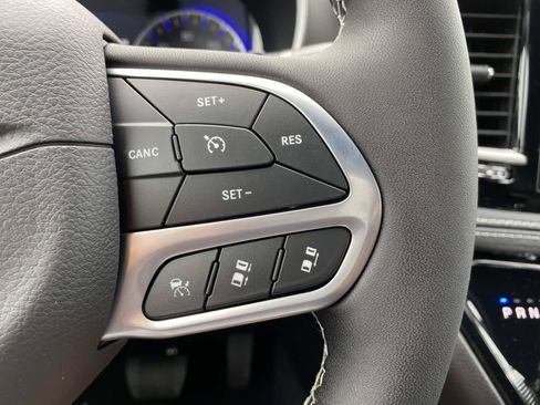 New 2027 Chrysler Pacifica Select FWD image 14