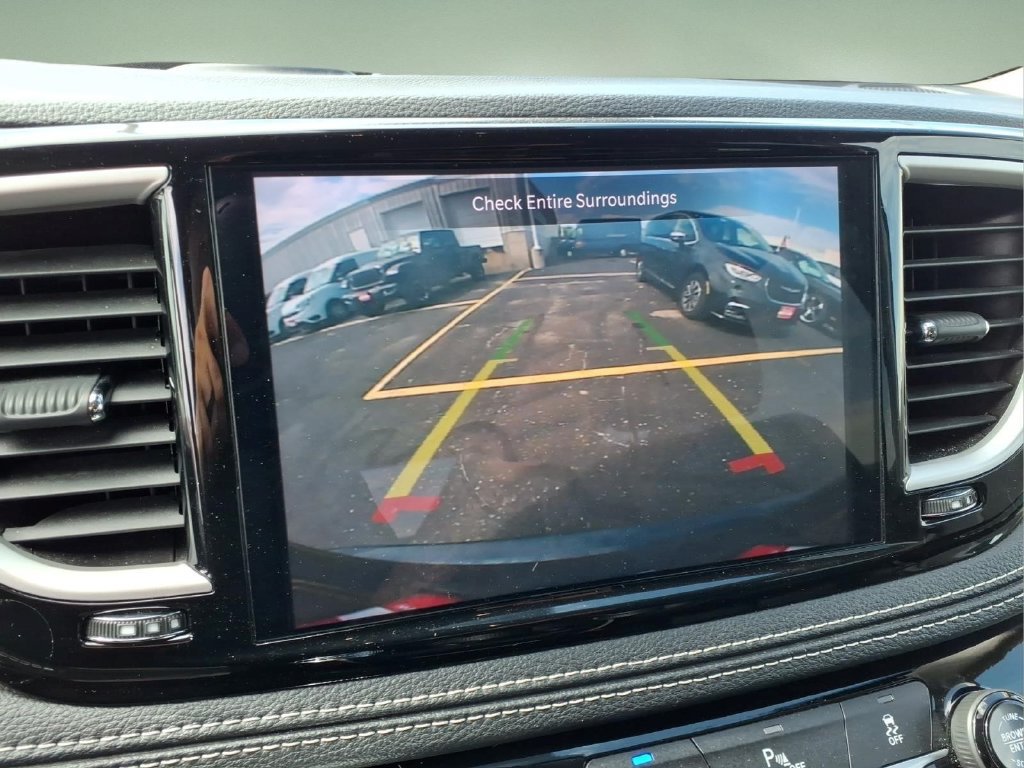 Used 2024 Chrysler Pacifica Limited FWD image 9