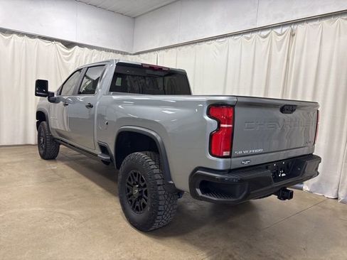 Used 2025 Chevrolet Silverado 2500 ZR2 w/ Technology Package AWD/4WD image 8