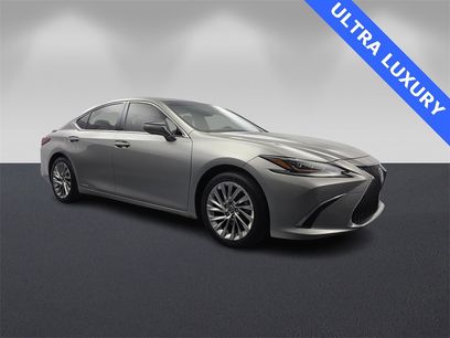 Used 2019 Lexus ES 300h Ultra Luxury w/ Accessory Package 2