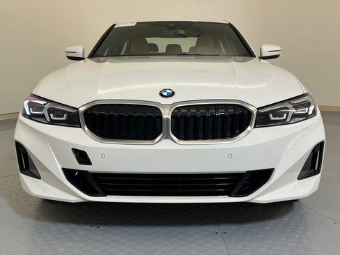 Used 2025 BMW 330i xDrive Sedan w/ Premium Package AWD/4WD image 4