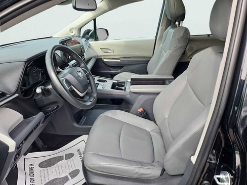 Used 2023 Toyota Sienna XLE w/ XLE Plus Package AWD/4WD image 34