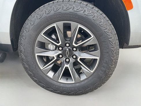 Used 2024 Chevrolet Tahoe Z71 w/ Luxury Package image 32