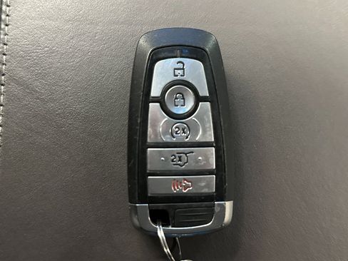 Used 2020 Ford Explorer Platinum w/ Premium Technology Package image 17