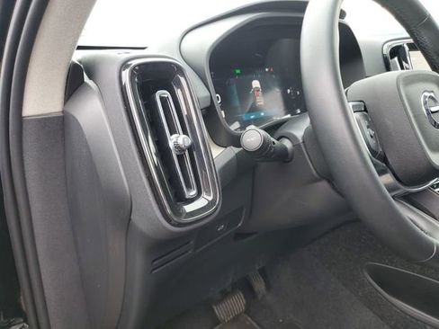 Used 2025 Volvo XC40 B5 Core image 18
