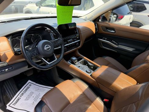 Used 2022 Nissan Pathfinder Platinum AWD/4WD image 12