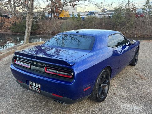 Used 2018 Dodge Challenger R/T image 5