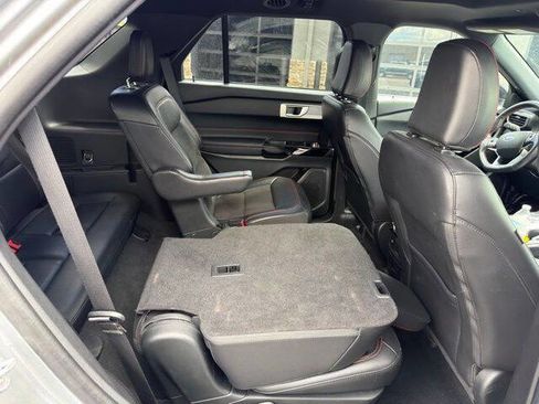 Used 2023 Ford Explorer ST-Line AWD/4WD image 12
