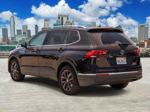 Used 2023 Volkswagen Tiguan SE w/ Panoramic Sunroof Package FWD image 6