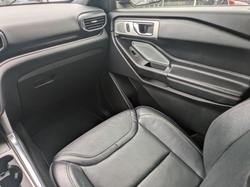 Used 2020 Ford Explorer ST w/ Premium Technology Package image 21