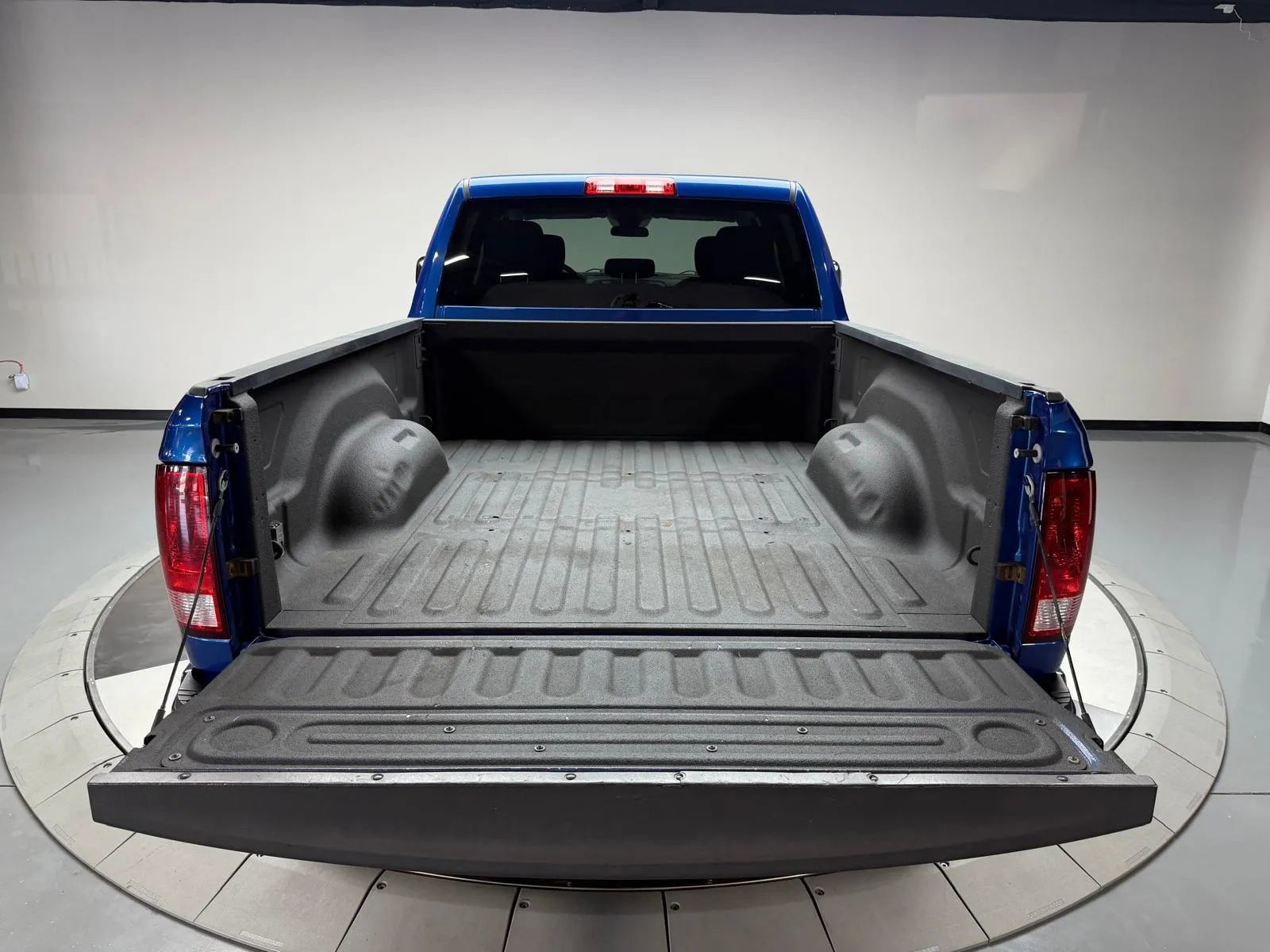 Used 2018 RAM 2500 Tradesman w/ Chrome Appearance Group RWD image 13