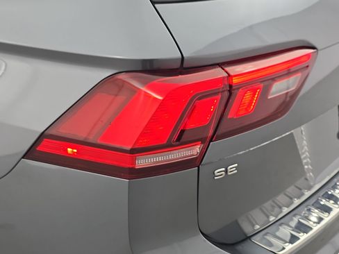 Certified 2022 Volkswagen Tiguan SE image 33