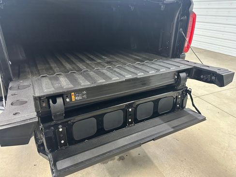 Used 2019 GMC Sierra 1500 SLT w/ SLT Premium Plus Package image 28