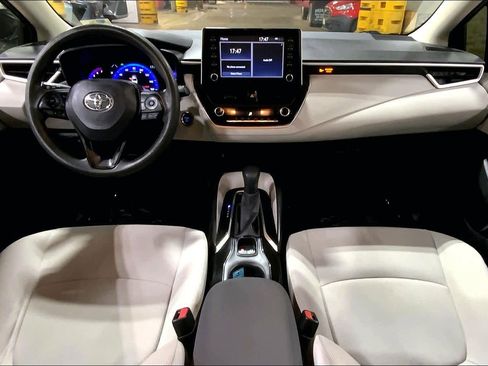 Used 2020 Toyota Corolla LE FWD image 16