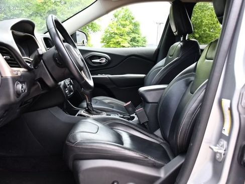 Used 2017 Jeep Cherokee Limited FWD image 16