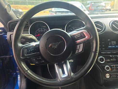 Used 2018 Ford Mustang Coupe RWD image 11
