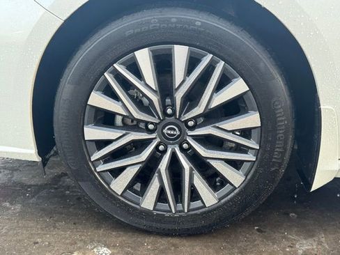 Used 2024 Nissan Altima 2.5 SV image 10