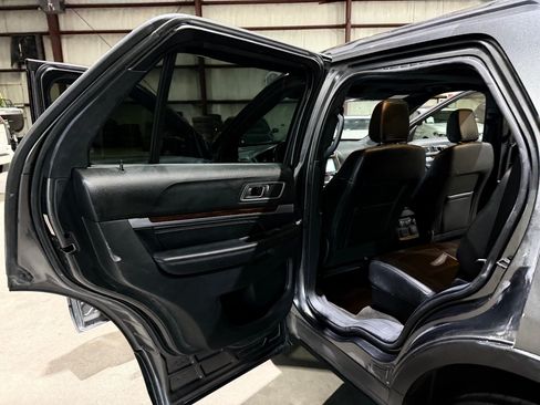 Used 2018 Ford Explorer Limited AWD/4WD image 16