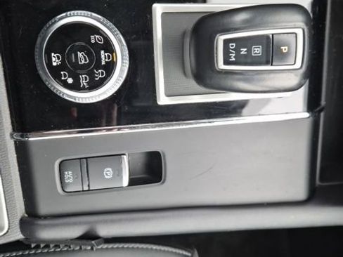 Used 2024 Mitsubishi Outlander SE image 19