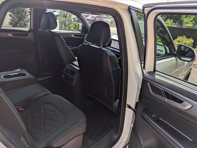 Certified 2025 Volkswagen Atlas Cross Sport SE w/ Panoramic Sunroof Package AWD/4WD image 14