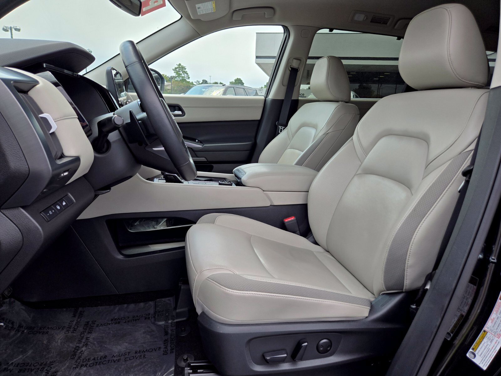 Used 2025 Nissan Pathfinder SL AWD/4WD image 9