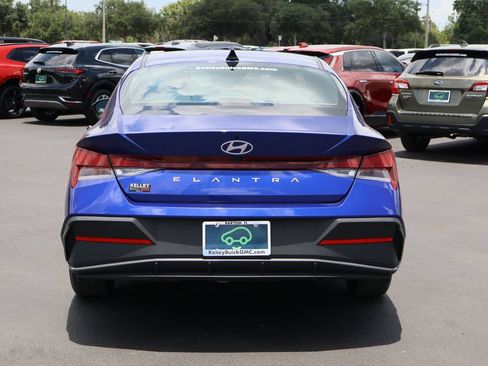Used 2024 Hyundai Elantra SEL FWD image 8