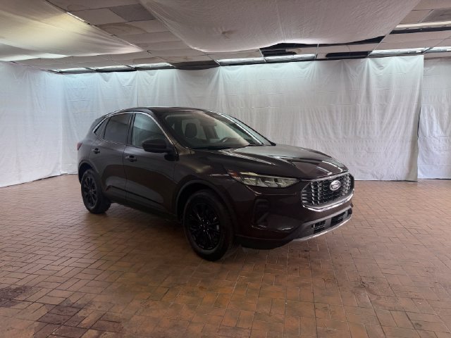 Certified 2023 Ford Escape Active AWD/4WD image 1