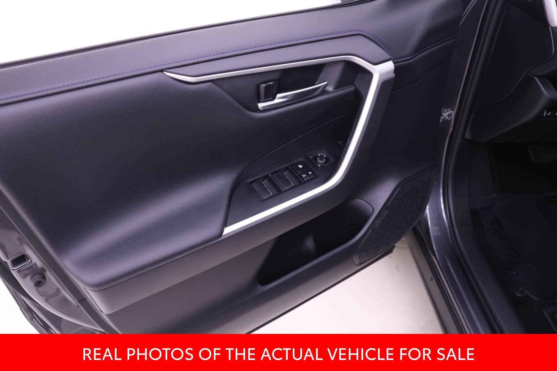 Used 2021 Toyota RAV4 XSE AWD/4WD image 9