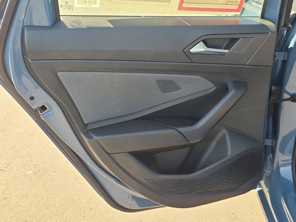 Used 2025 Volkswagen Jetta SE FWD image 27