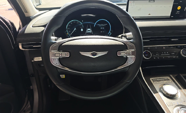 Used 2024 Genesis GV80 2.5T w/ Prestige Package AWD/4WD image 3