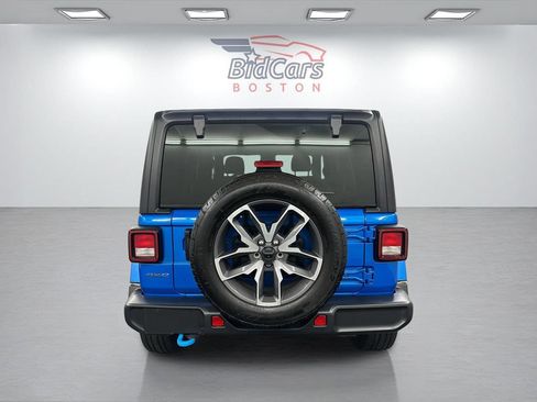 Used 2024 Jeep Wrangler Unlimited w/ Convenience Group AWD/4WD image 5