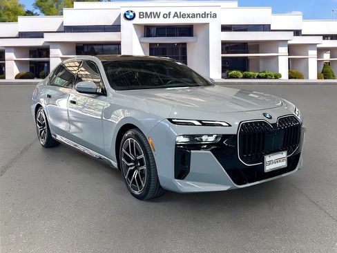 Used 2025 BMW 740i xDrive w/ Premium Package AWD/4WD image 3