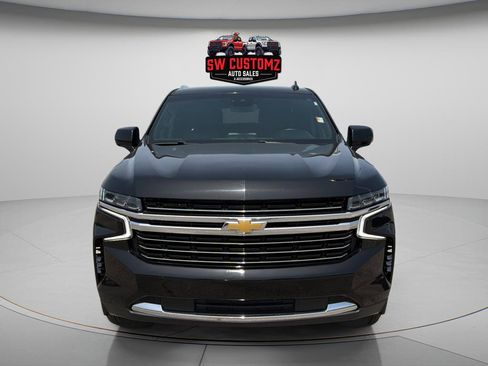 Used 2024 Chevrolet Suburban LT RWD image 8