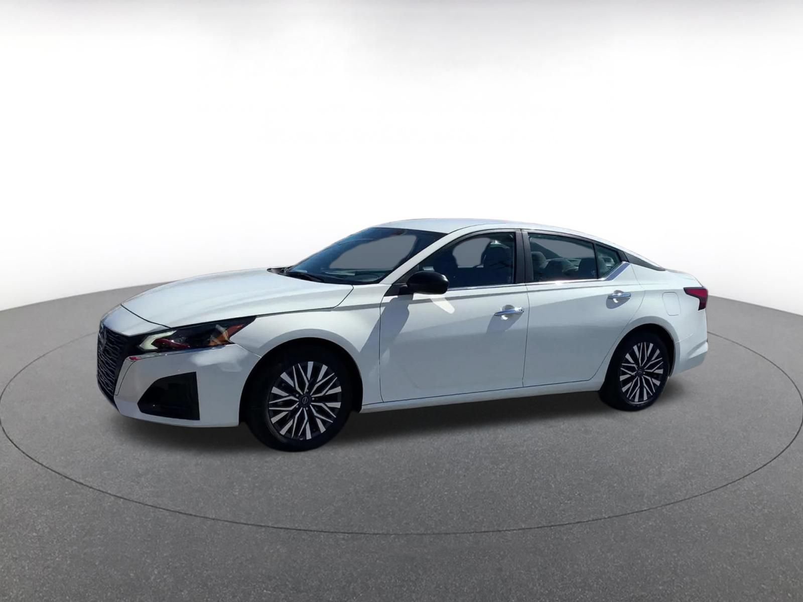 Used 2025 Nissan Altima 2.5 SV FWD image 7