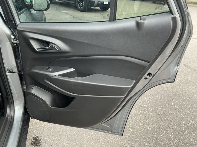 Used 2025 Chevrolet Trax LT FWD image 15