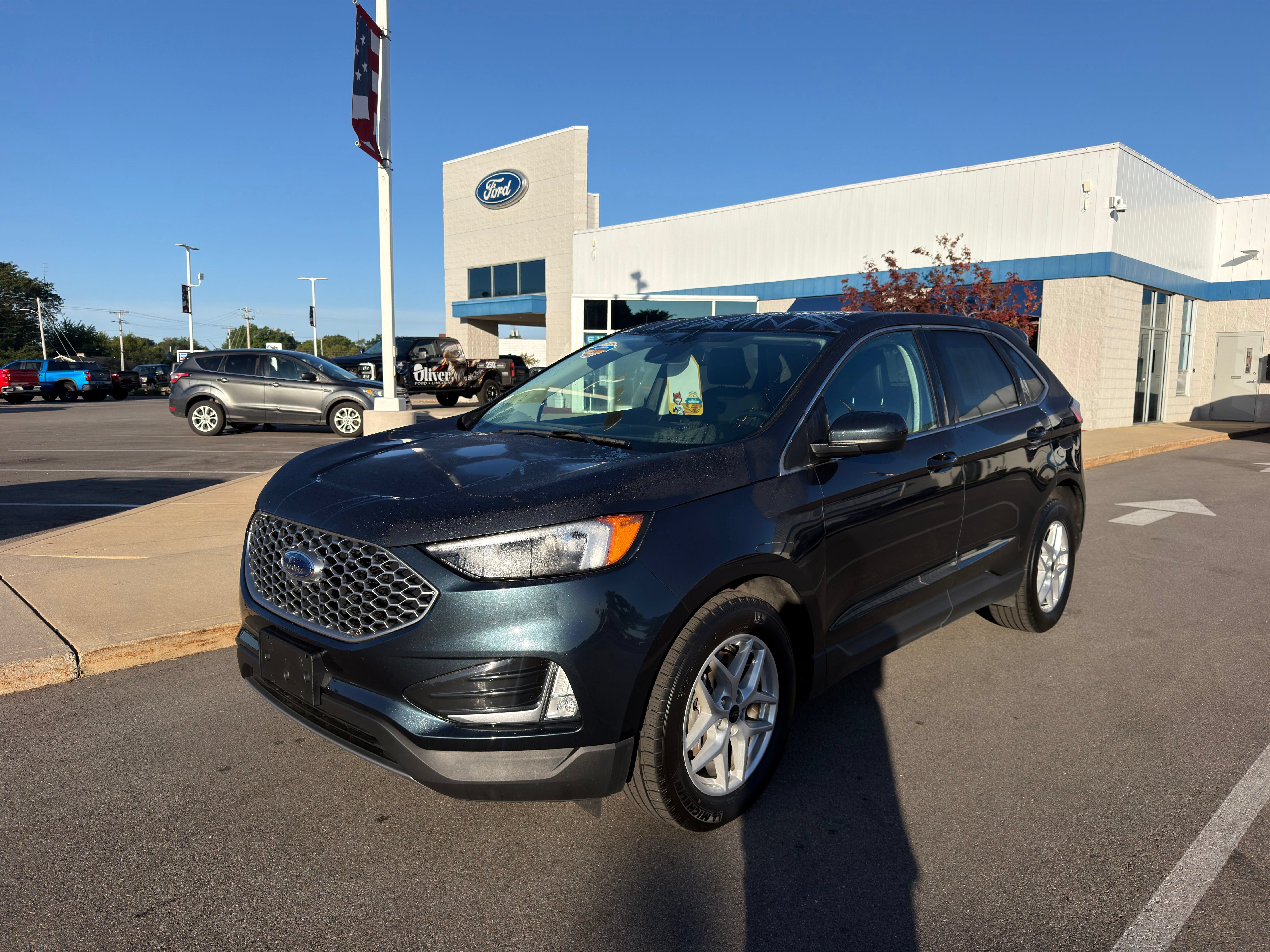 Used 2024 Ford Edge SEL w/ Convenience Package AWD/4WD image 3