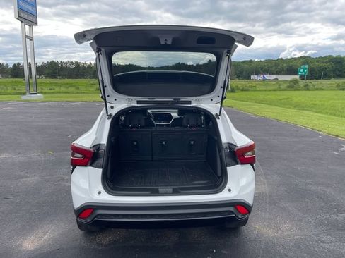 Used 2025 Chevrolet Trax RS w/ Driver Confidence Package FWD image 26