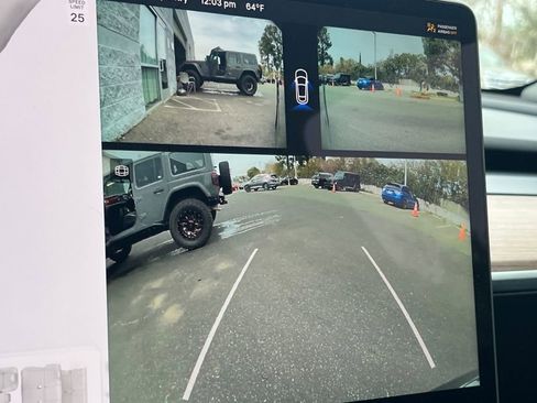 Used 2025 Tesla Model Y Long Range image 19