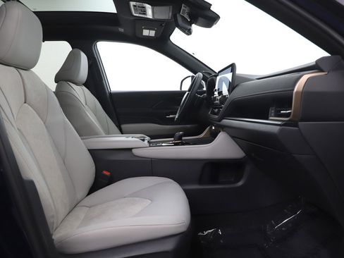 Used 2026 Toyota Grand Highlander image 13