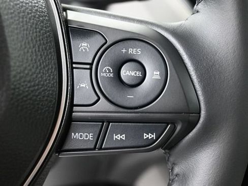 Used 2025 Toyota Corolla Cross LE AWD/4WD image 25