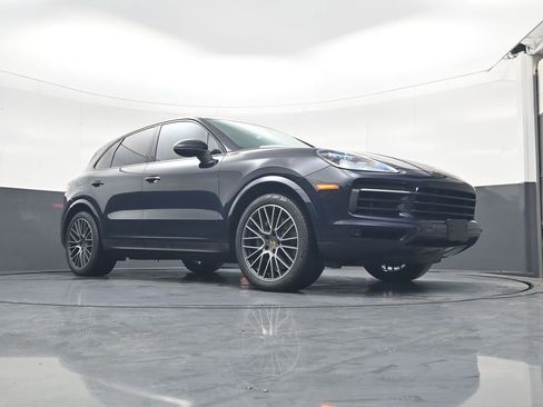 Used 2019 Porsche Cayenne S image 16