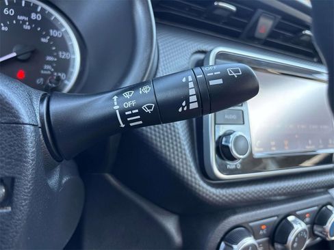 Used 2022 Nissan Kicks S image 28